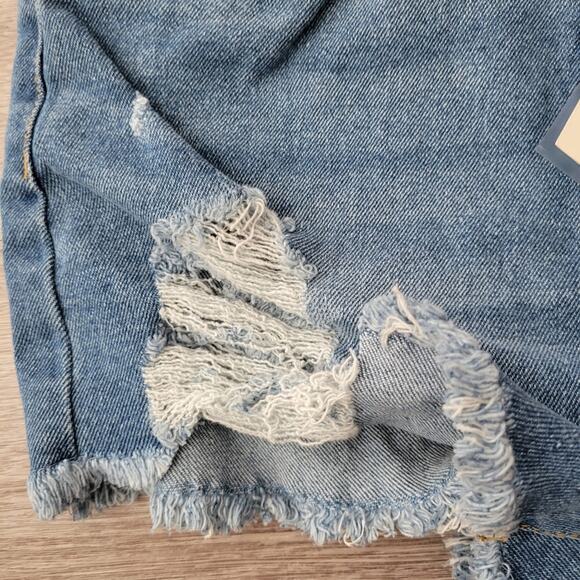 blu[edit] juniors destroyed super high waist denim shortie Size 3 - Picture 2 of 12